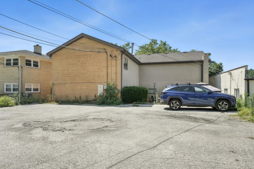 More Photos Of 32-34 W Burlington Ave, Westmont Office For Sale