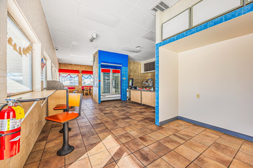 More Photos Of 1535 Memorial Dr, Chicopee General Retail For Sale