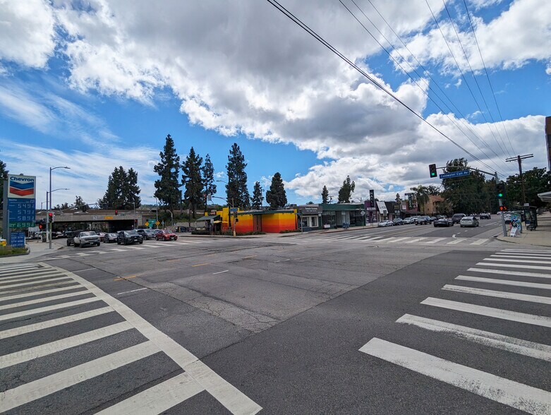 More Photos Of 12900 Riverside Dr, Sherman Oaks Restaurant For Lease
