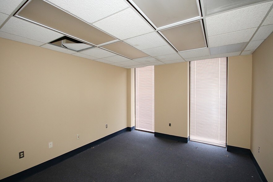 More Photos Of 1444 Watson Blvd, Warner Robins Office For Lease