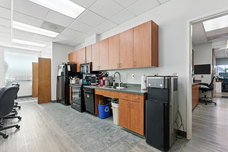 More Photos Of 400 NE Roberts Ave, Gresham Medical For Sale