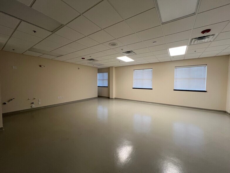 More Photos Of 2350 Bentridge Ln, Fayetteville Office For Lease