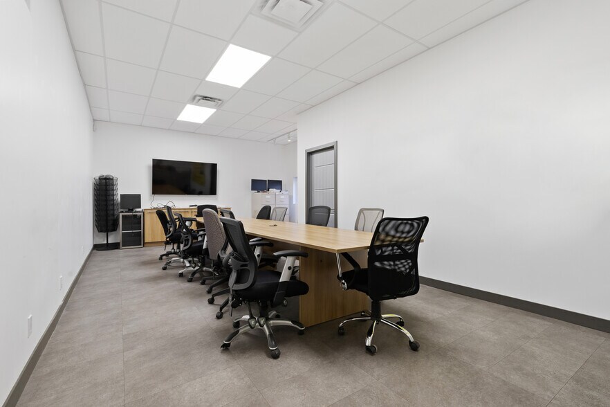 More Photos Of 139 Boul Sir-Wilfrid-Laurier, St-Basile-le-Grand Freestanding For Sale