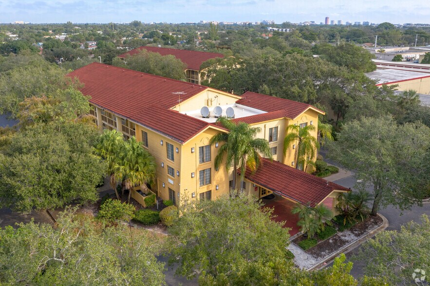 More Photos Of 351 W Hillsboro Blvd, Deerfield Beach Hotel For Sale