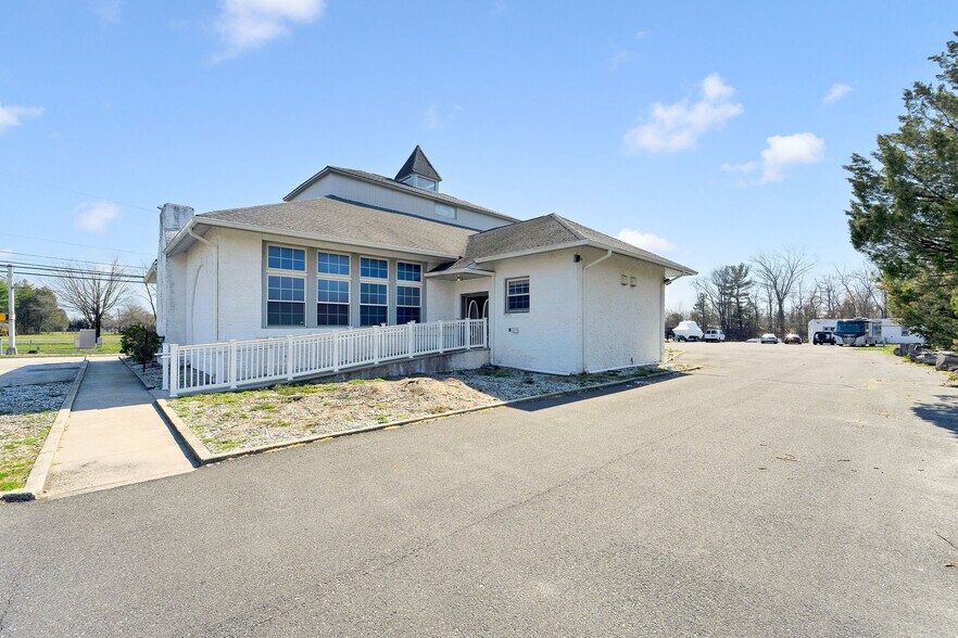 More Photos Of 601-607 White Horse Pike, Hammonton Office For Sale