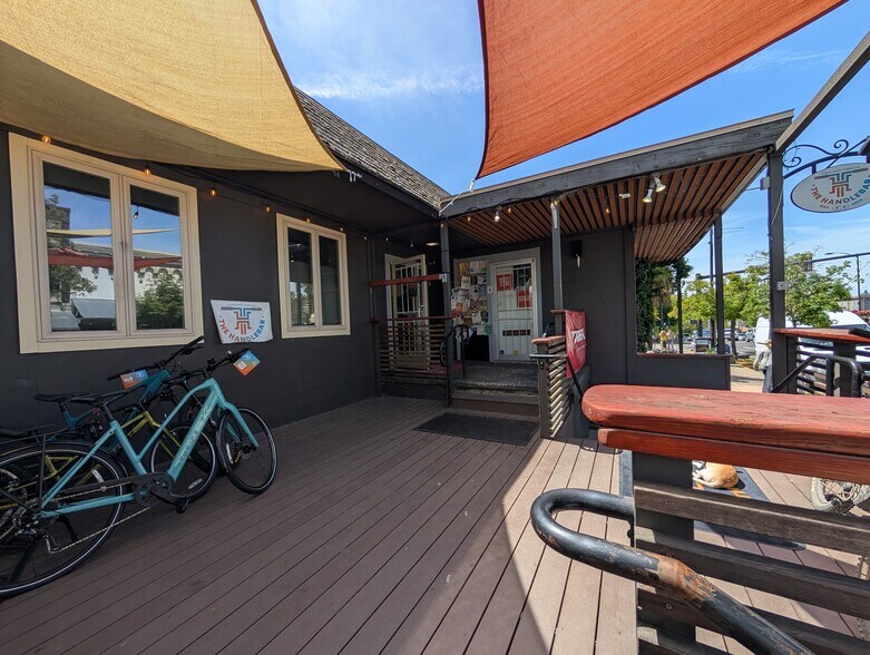 More Photos Of 120 E Main St, Ashland Freestanding For Sale