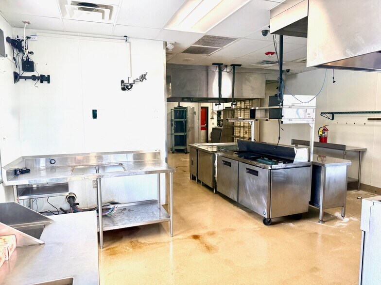 More Photos Of 500 N Giant City Rd, Carbondale Fast Food For Sale