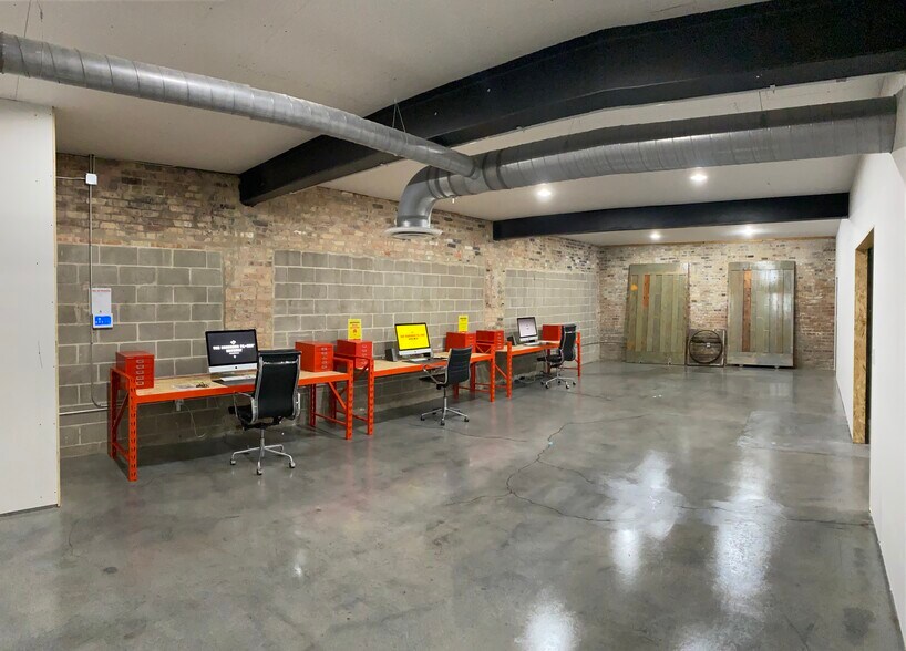 More Photos Of 1727 W 21st St, Chicago Office For Lease