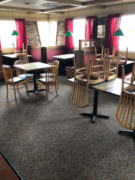More Photos Of 580 S Broad St, Nazareth Restaurant For Lease