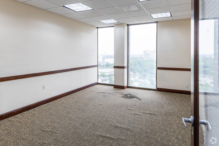 More Photos Of 2500 E Hallandale Beach Blvd, Hallandale Beach Office For Lease