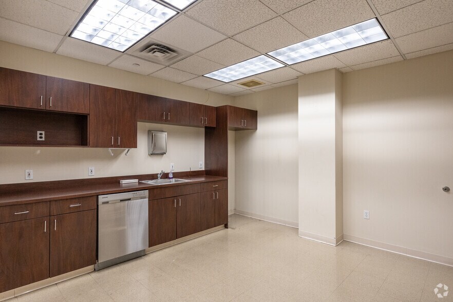 More Photos Of 218 Route 17 N, Rochelle Park Office For Lease