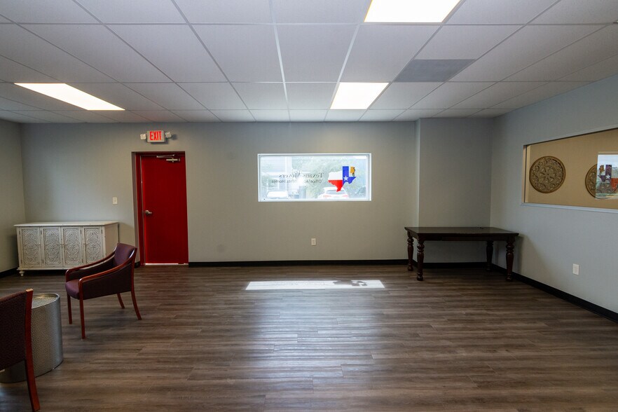 More Photos Of 6456 Cunningham Rd, Houston Industrial For Lease