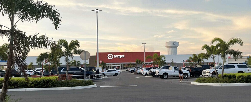 More Photos Of 7321 W Manatee Ave, Bradenton General Retail For Lease