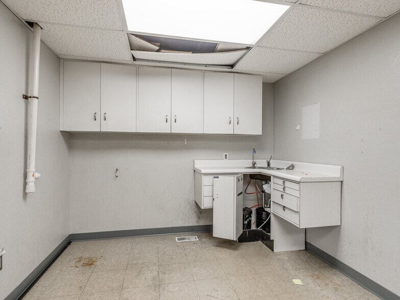 More Photos Of 5835 S Pennsylvania Ave, Oklahoma City Medical For Sale