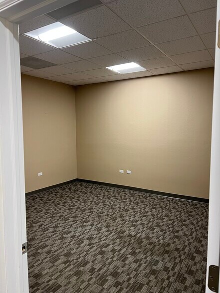 More Photos Of 2130 Main St, Longmont General Retail For Lease