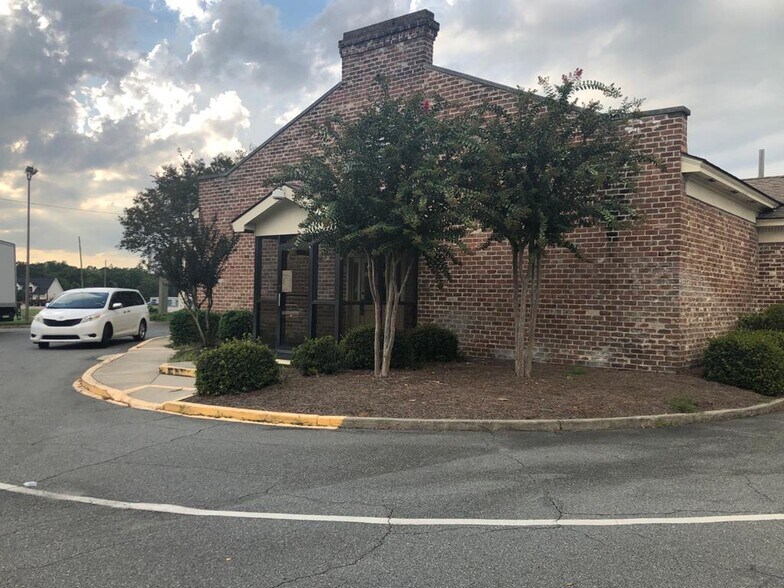 More Photos Of 3507 W Bay St, Savannah Bank For Lease