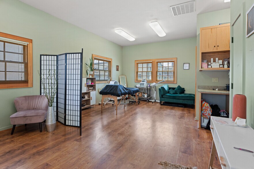 More Photos Of 45 W Mendocino Ave, Willits Storefront Retail Office For Sale