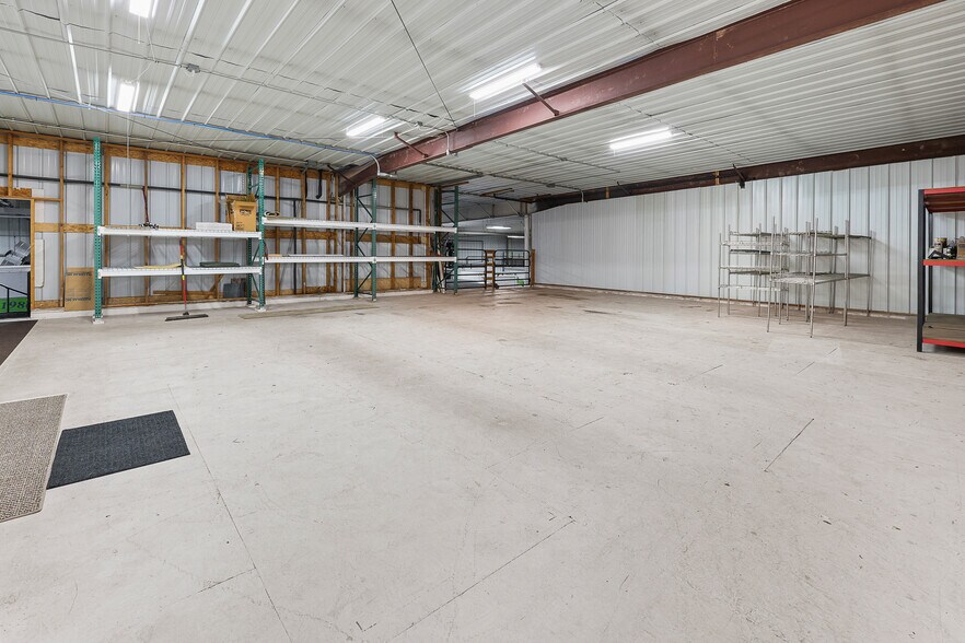 More Photos Of 560 Rolling Meadows, Fond Du Lac Light Distribution For Sale