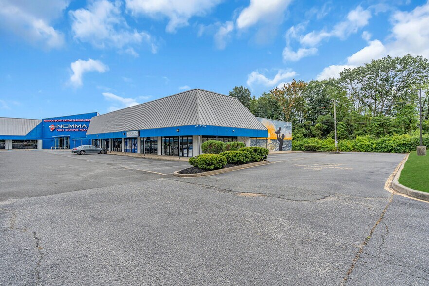 More Photos Of 781 Brick Blvd, Brick General Retail For Lease