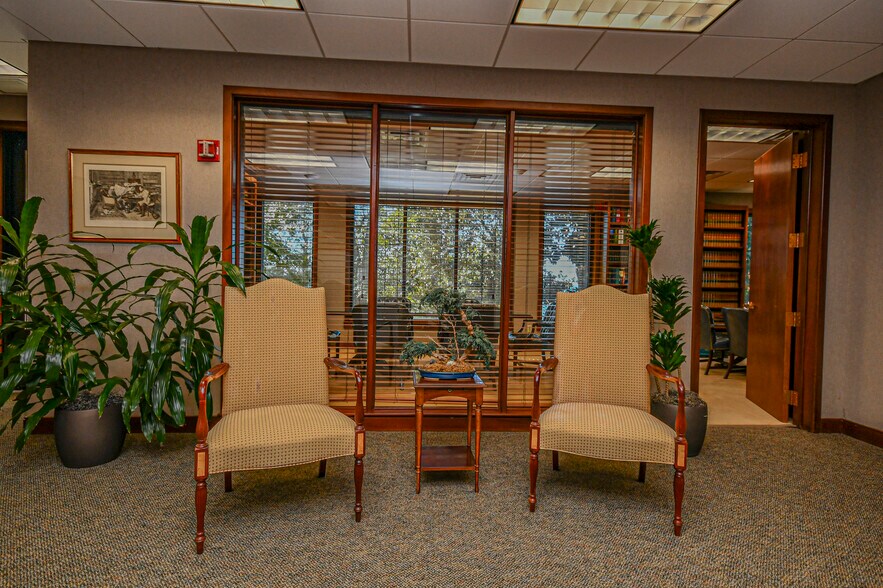 More Photos Of 220 Mckenzie Ave, Panama City Office For Sale