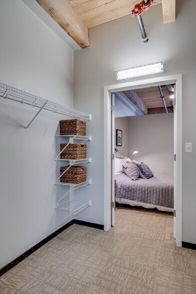 More Photos Of 2410 University Ave W, Saint Paul Apartments For Lease