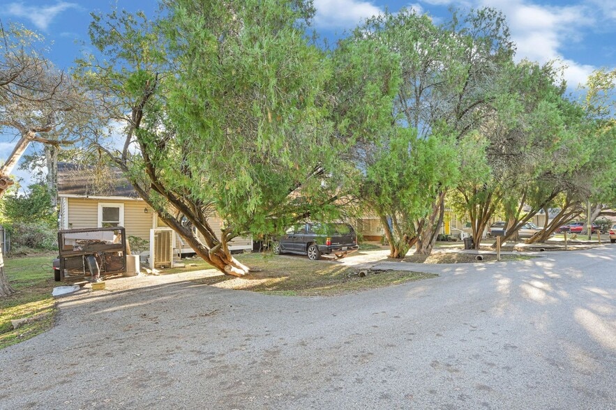 More Photos Of 404 W 3rd St, League City Manufactured Housing Mobile Home Park For Sale