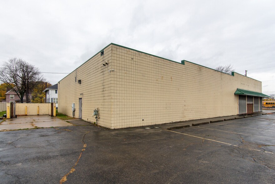 More Photos Of 1115 Genesee ave, Saginaw General Retail For Sale