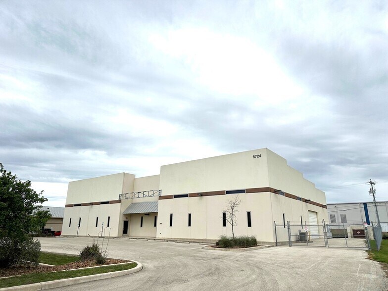 Primary Photo Of 6724 Guada Coma Dr, Schertz Warehouse For Lease