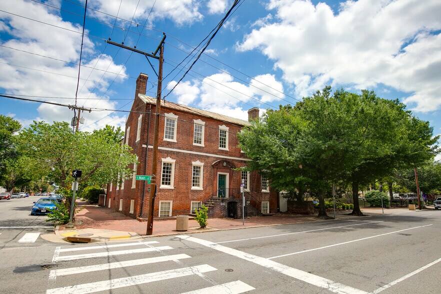 More Photos Of 100 E Main St, Richmond Office For Sale