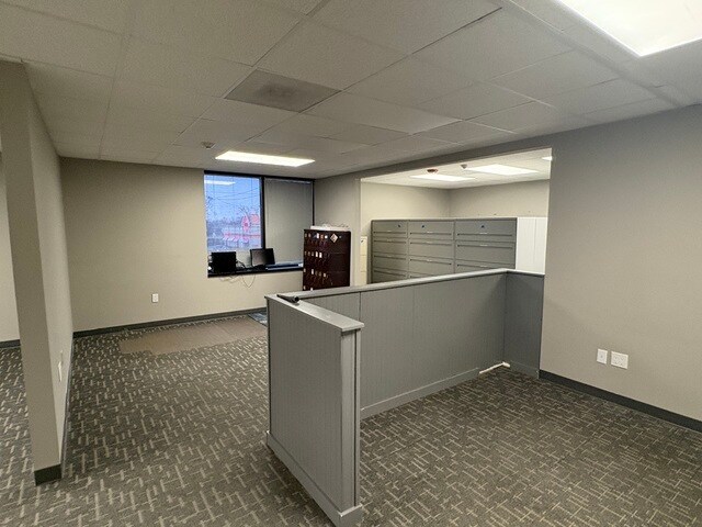 More Photos Of 311 N Kinzie Ave, Bradley Office For Lease