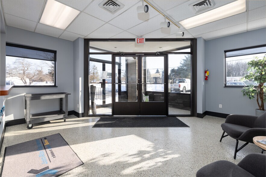 More Photos Of 151 Strong Rd, South Windsor Service For Sale