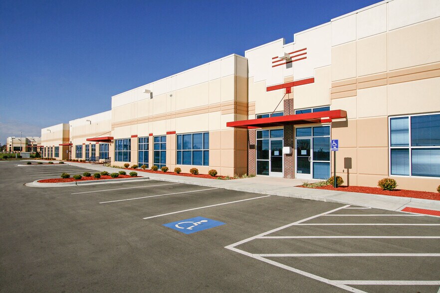 More Photos Of 11025-11091 Strang Line Rd, Lenexa Office For Lease