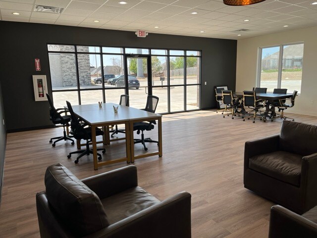 More Photos Of 15105 Crown At Lone Oak Rd, Edmond Office For Lease