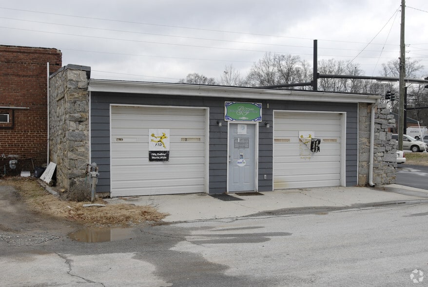 More Photos Of 410 Grayson Pky, Grayson Storefront For Sale