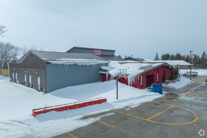 More Photos Of 112 King st, Palmerston Hotel For Sale