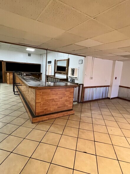 More Photos Of 612 Slater St, Kings Mountain Flex For Lease