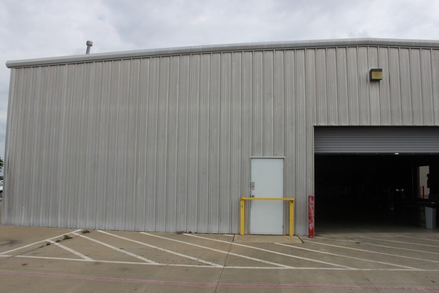 More Photos Of 39490 Lyndon B Johnson Fwy, Dallas Auto Dealership For Lease