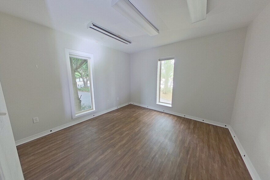 More Photos Of 5113 N Davis Hwy, Pensacola Office For Lease