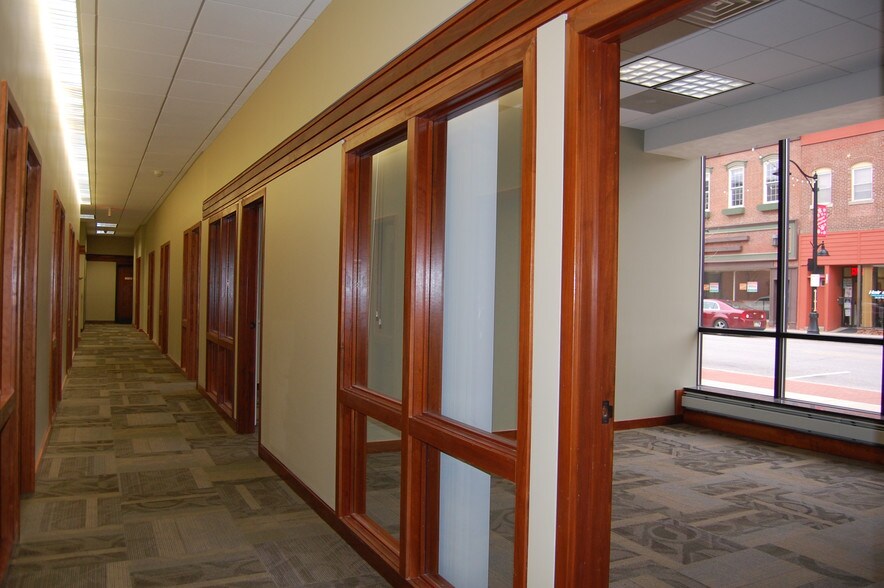 More Photos Of 222 E Main St, Belleville Office For Lease