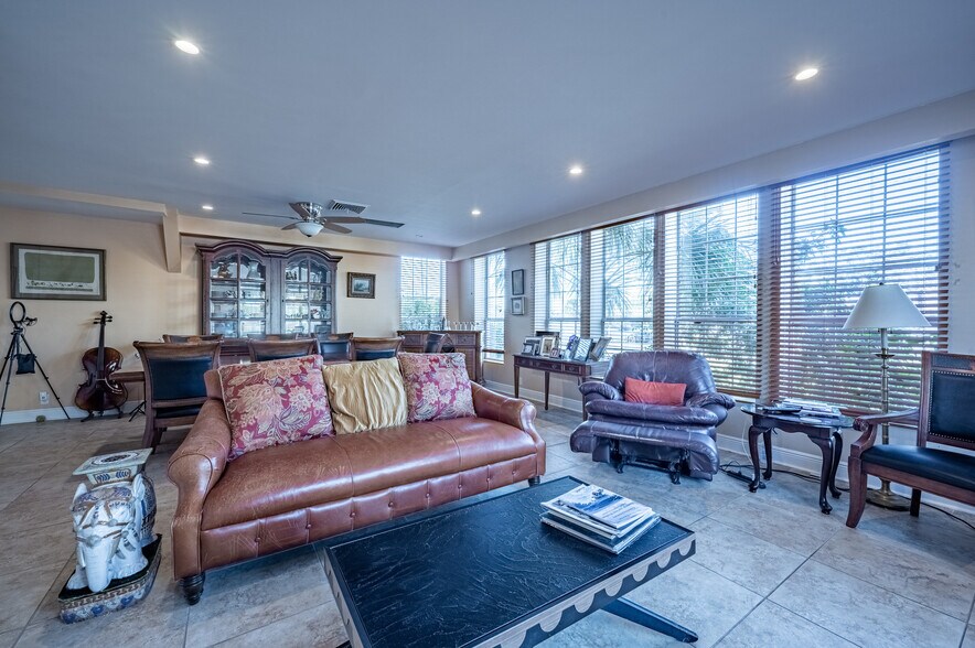 More Photos Of 160 W Haines Blvd, Lake Alfred Self Storage For Sale