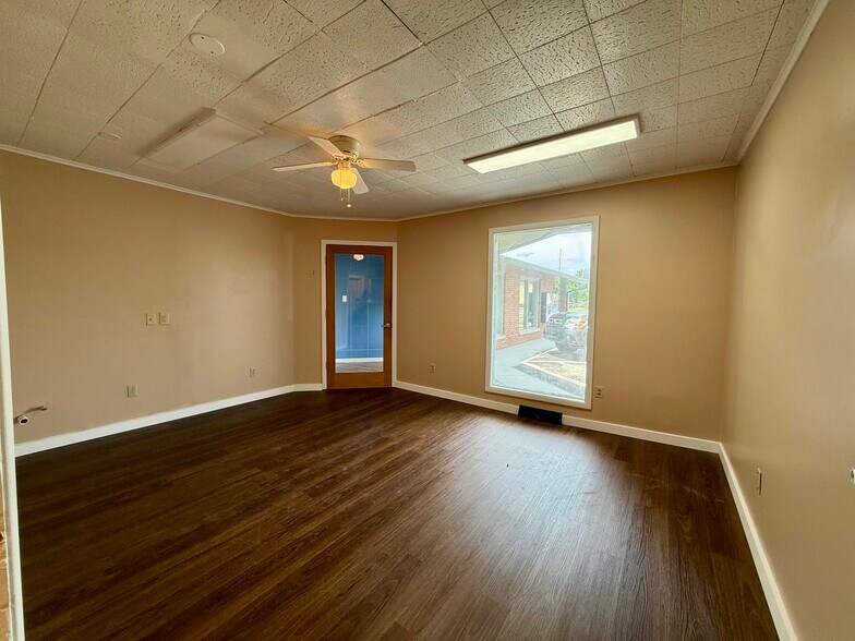 More Photos Of 2360 N National Rd, Columbus Office For Lease