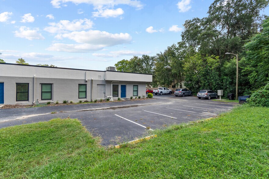 More Photos Of 2720 NW 6th St, Gainesville Medical For Lease
