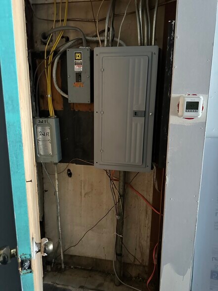 More Photos Of 1192 Yorkship Sq, Camden Storefront Retail Residential For Lease