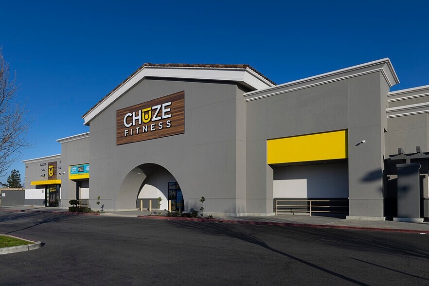 Primary Photo Of 5190 Stockdale Hwy, Bakersfield General Retail For Lease