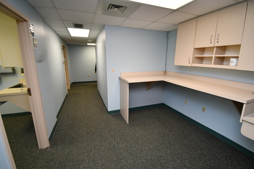 More Photos Of 305 Vine St, New Lenox Medical For Lease