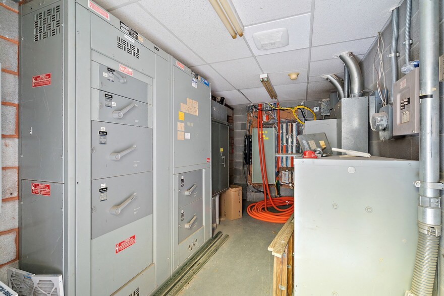 More Photos Of 4221 Walney Rd, Chantilly Office For Lease