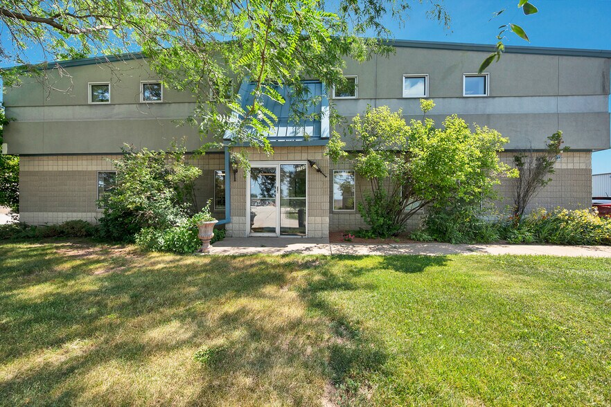 More Photos Of 1725 Suburban Dr, De Pere Manufacturing For Sale