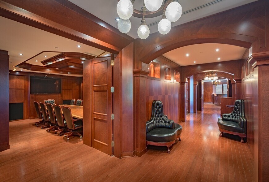 More Photos Of 2500 Boul Daniel-Johnson, Laval Office For Lease
