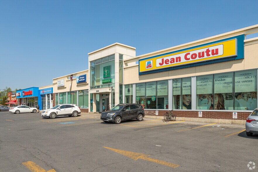 Primary Photo Of 2600 Rue Victoria, Montréal Freestanding For Lease
