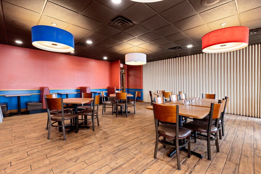 More Photos Of 250 Conicville Rd, Mount Jackson Hotel For Lease